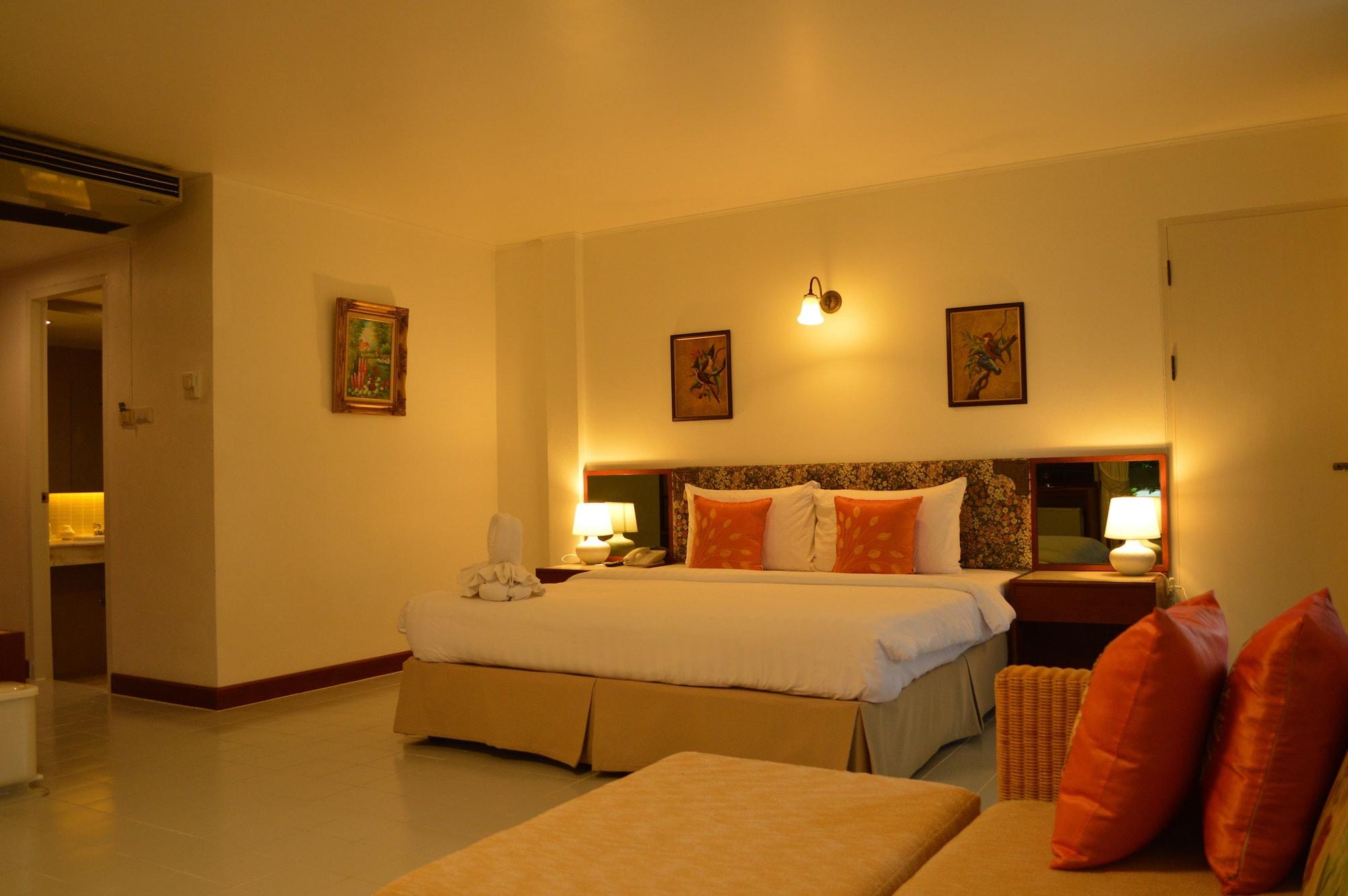Nern Chalet Beachfront Hotel Hua Hin Exterior photo