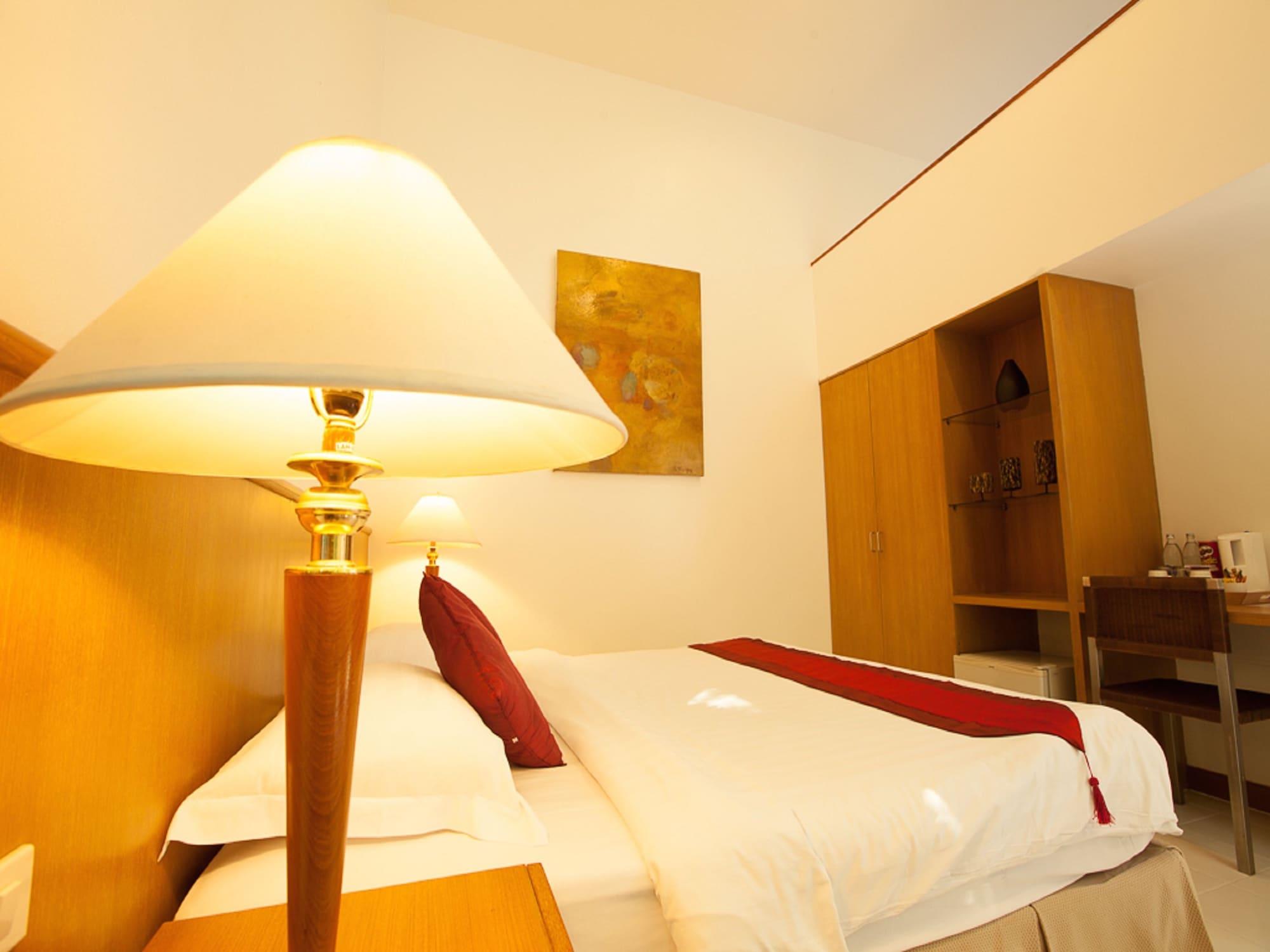 Nern Chalet Beachfront Hotel Hua Hin Exterior photo