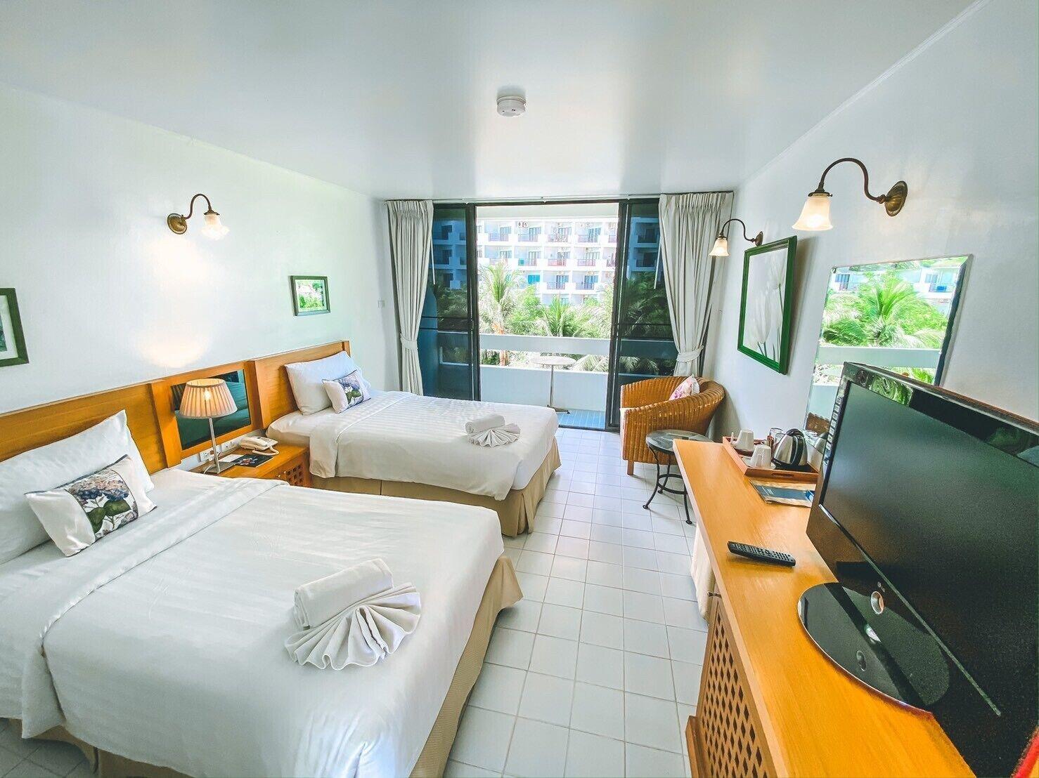 Nern Chalet Beachfront Hotel Hua Hin Exterior photo