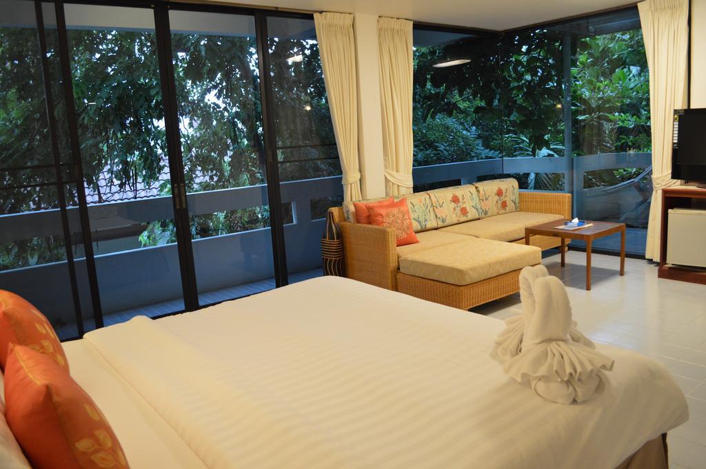 Nern Chalet Beachfront Hotel Hua Hin Exterior photo